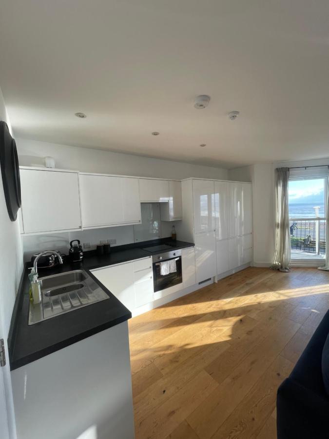 Seaview Flat With Balcony, Spacious 2 Bedroom Worthing Exterior photo